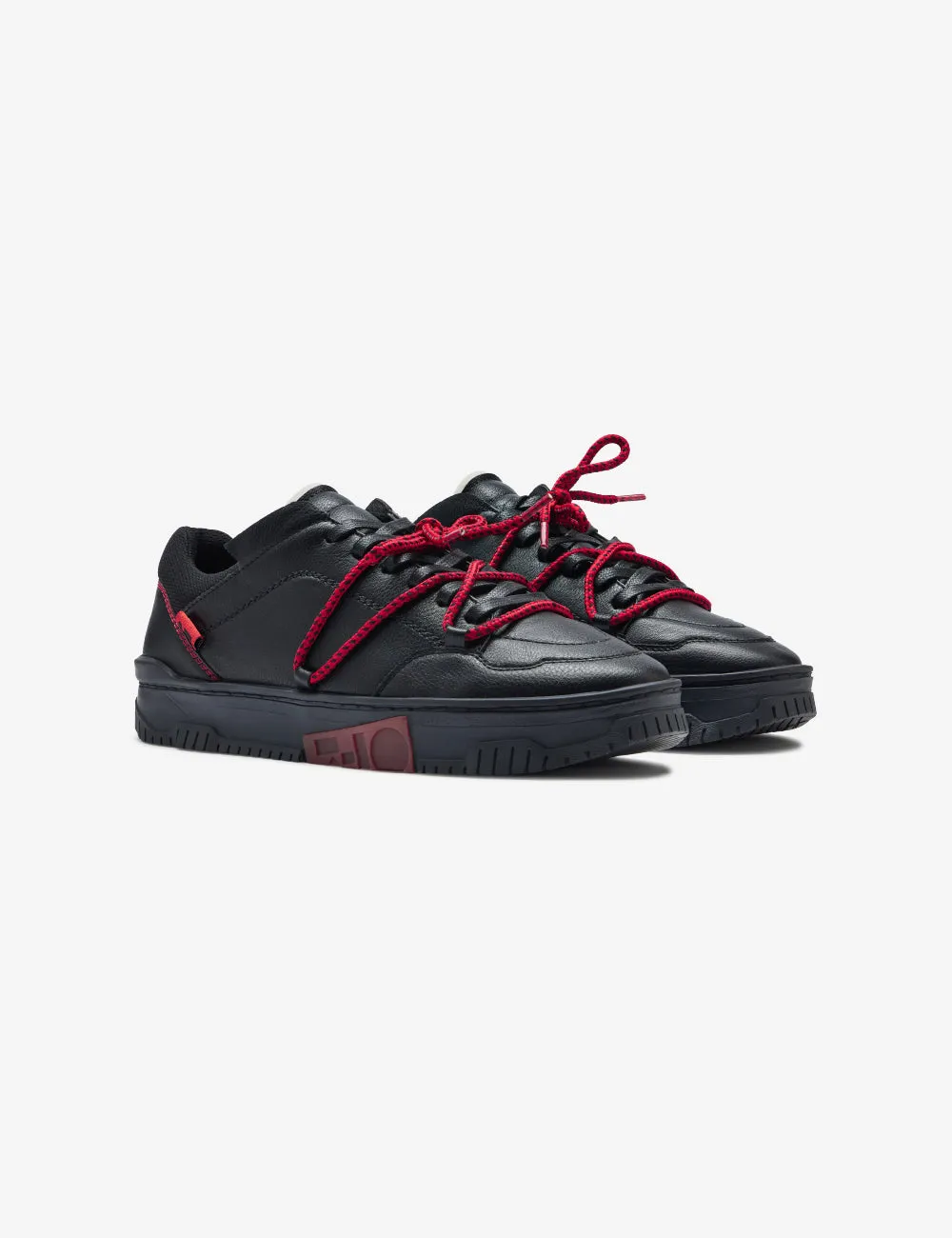 702 black & red low-top sneaker