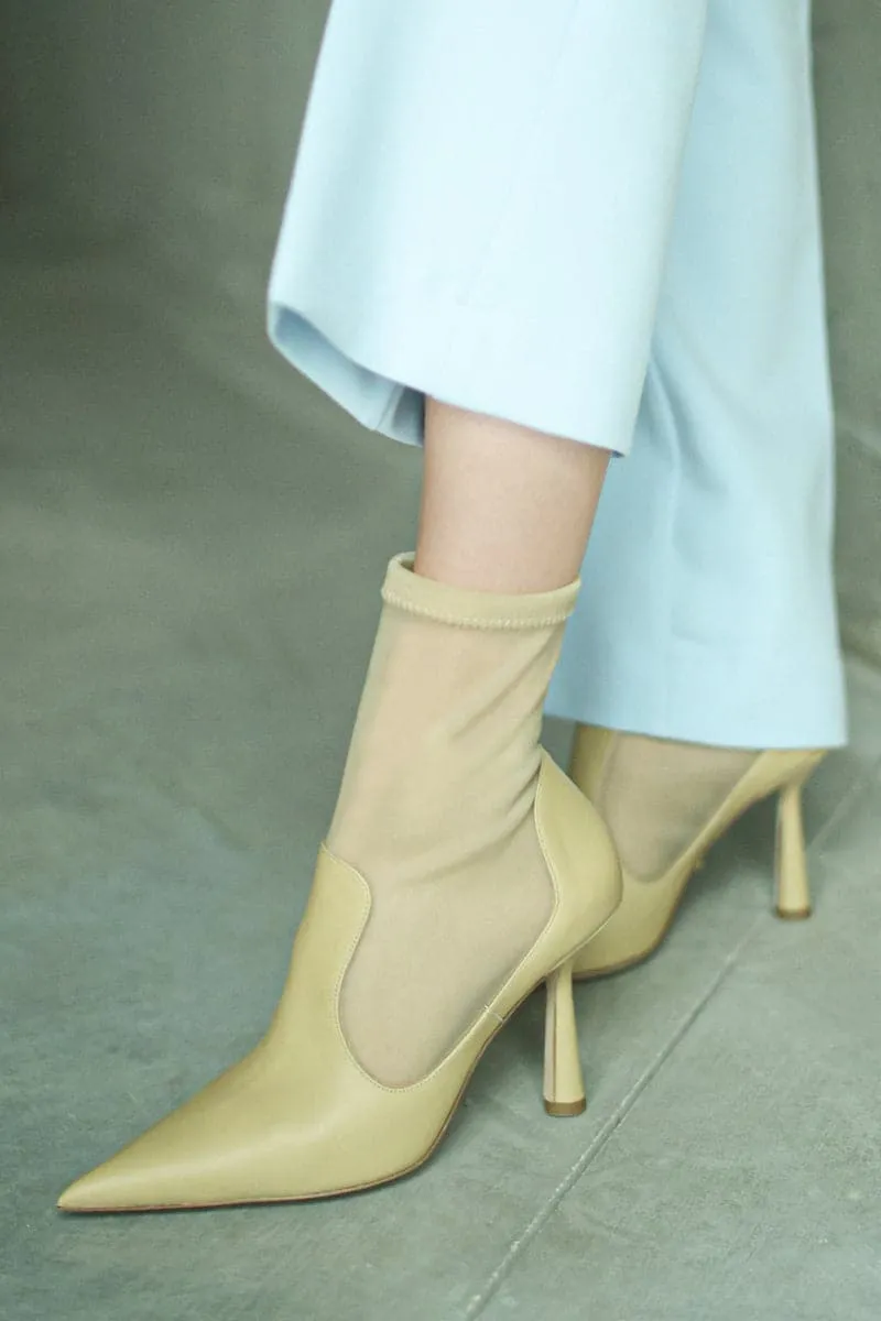 ANNA WHEAT HEELED BOOTS