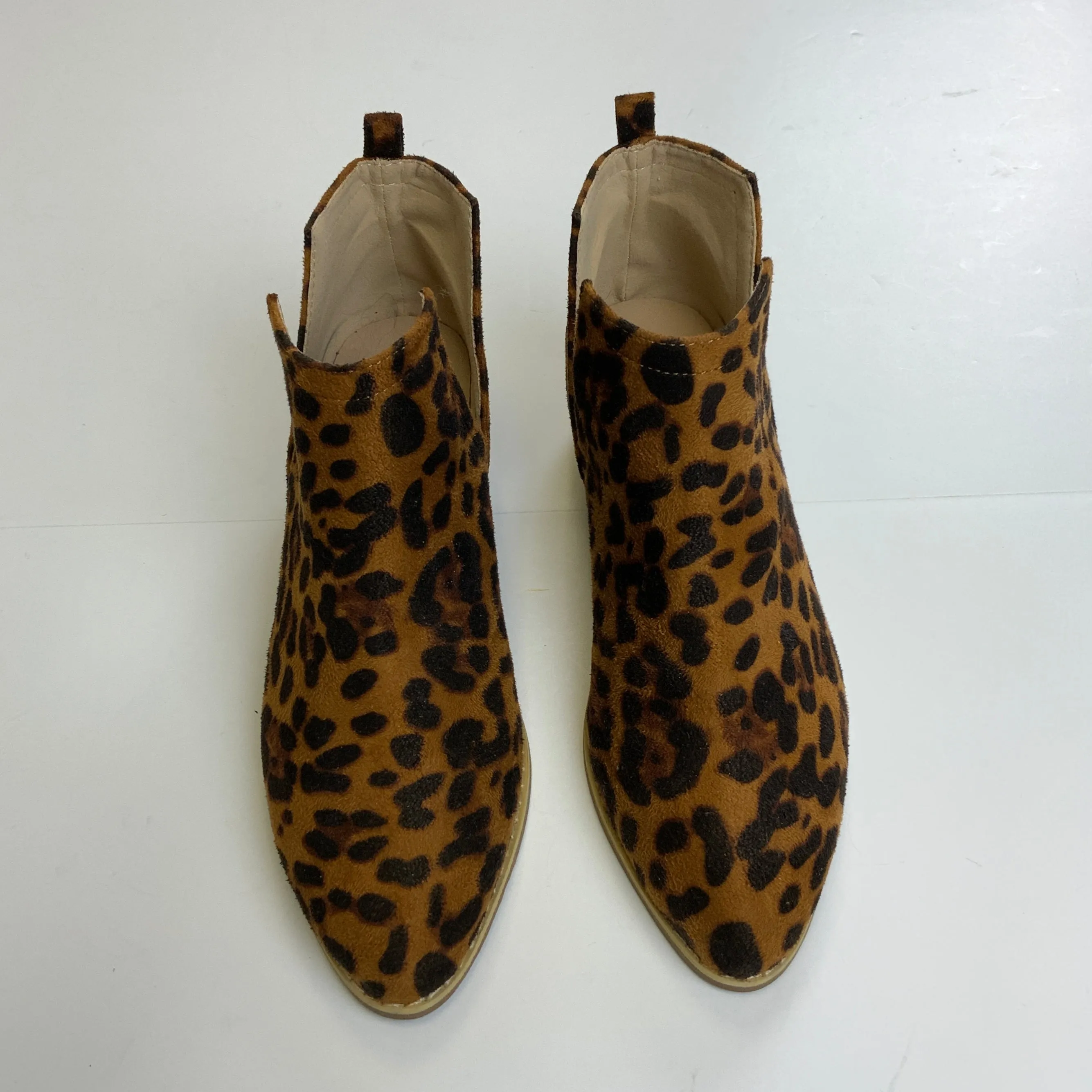 Boots Ankle Flats By Clothes Mentor In Leopard Print, Size: 8.5