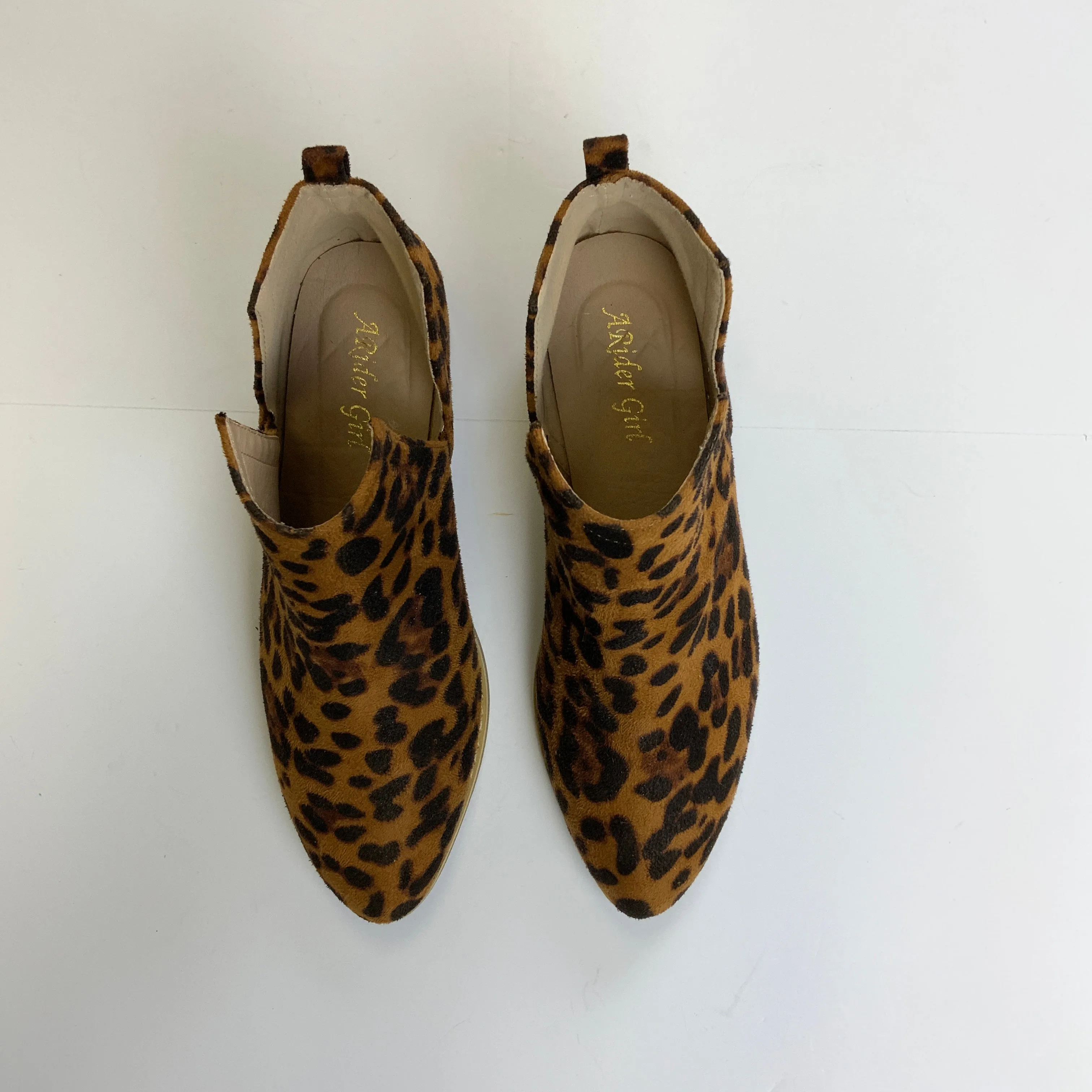 Boots Ankle Flats By Clothes Mentor In Leopard Print, Size: 8.5