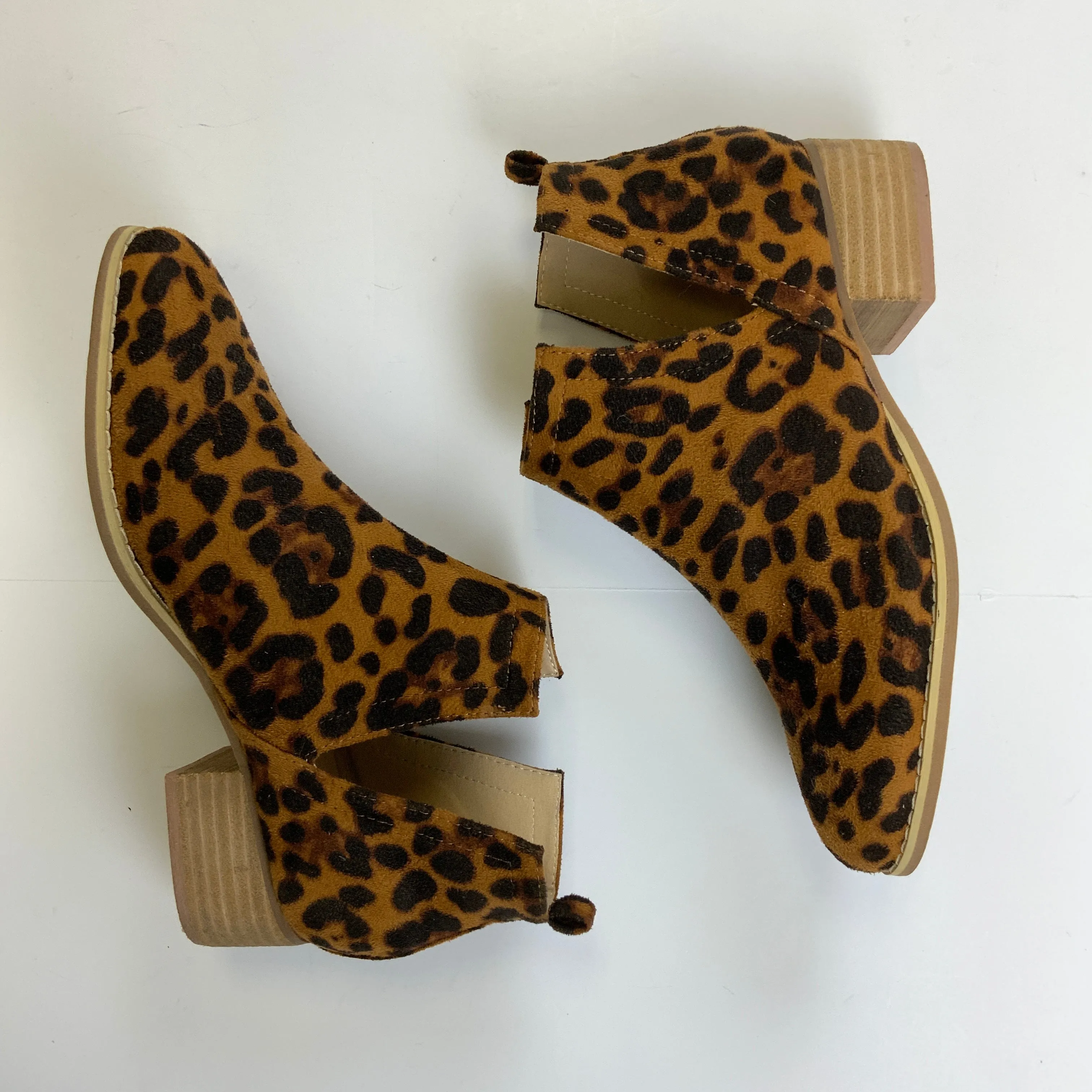 Boots Ankle Flats By Clothes Mentor In Leopard Print, Size: 8.5