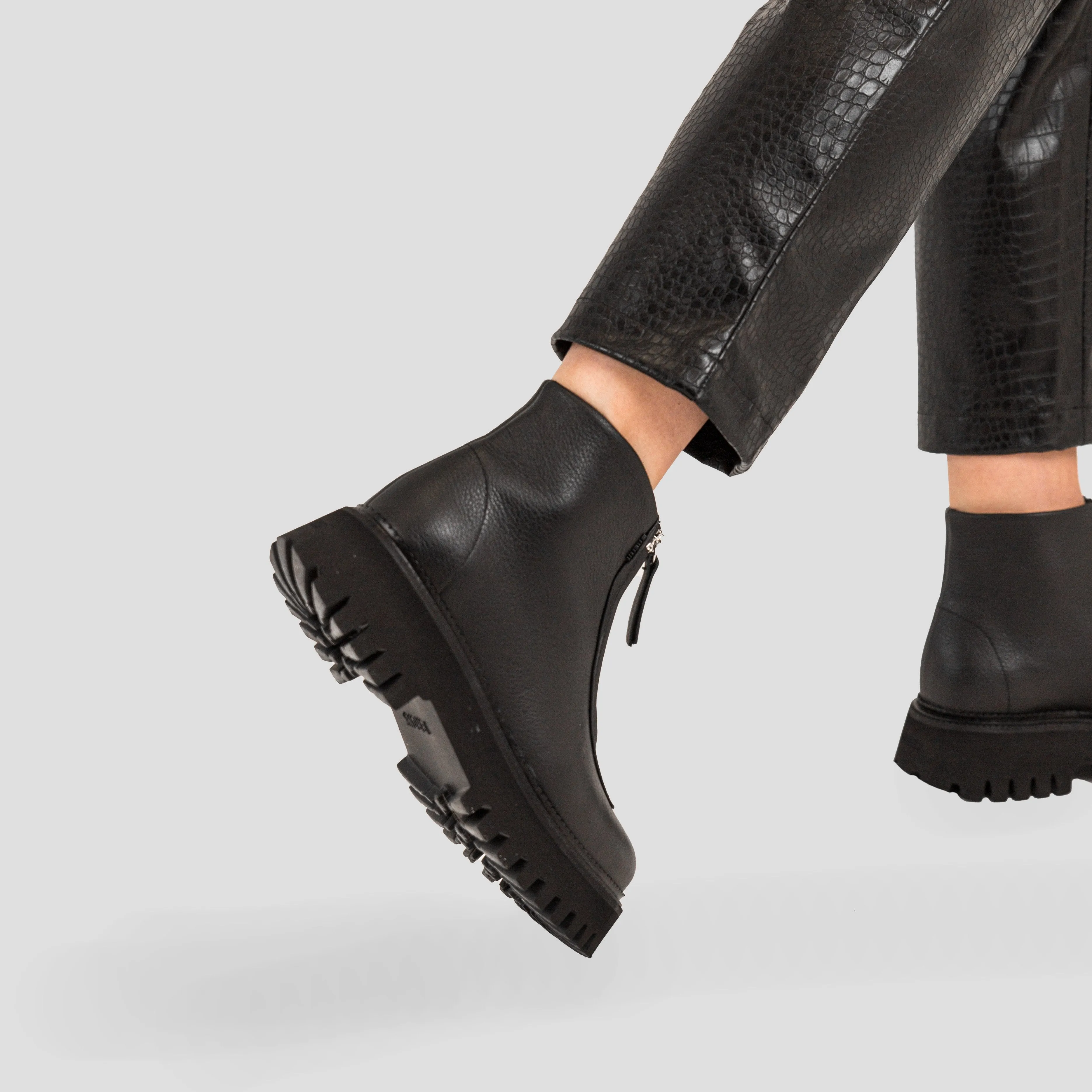 Groovy Front Zip Black Boots