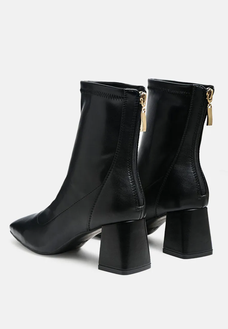 Hera Runaway Classic Ankle Boots