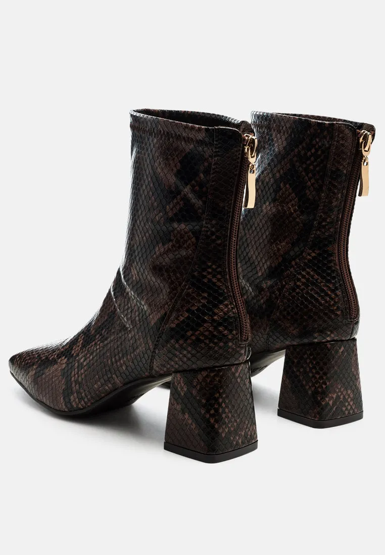 Hera Runaway Classic Ankle Boots