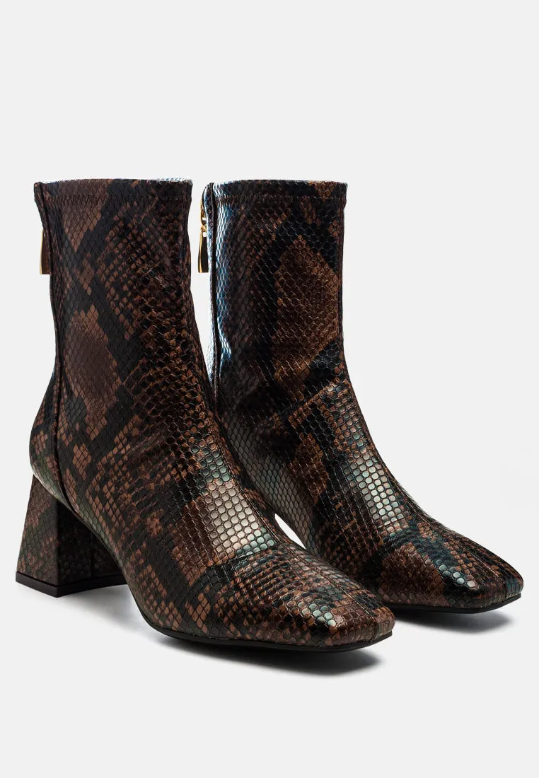 Hera Runaway Classic Ankle Boots