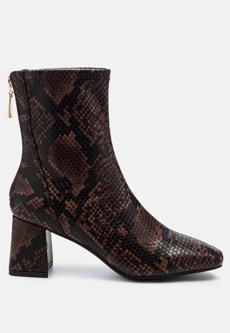 Hera Runaway Classic Ankle Boots