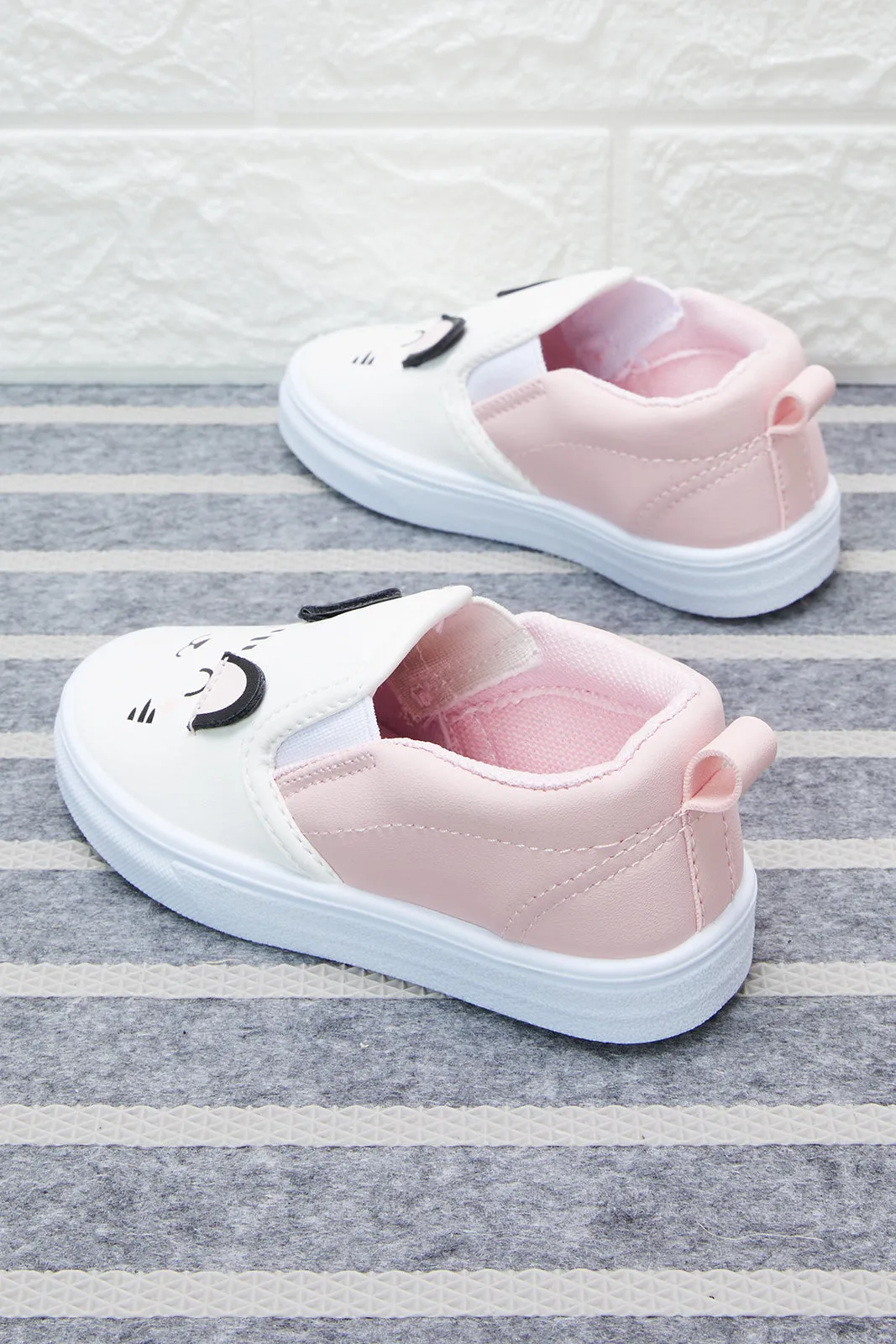 Infant Girls White Cat Detail Pump