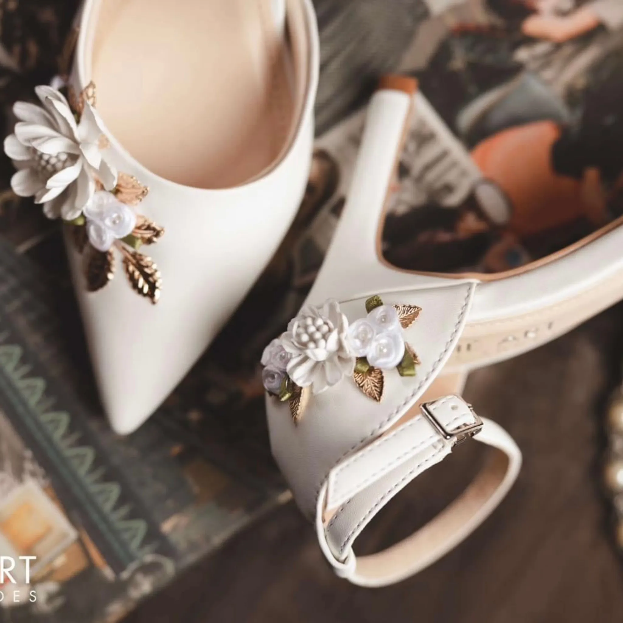 Jasmine shoes - white beige floral heel pump