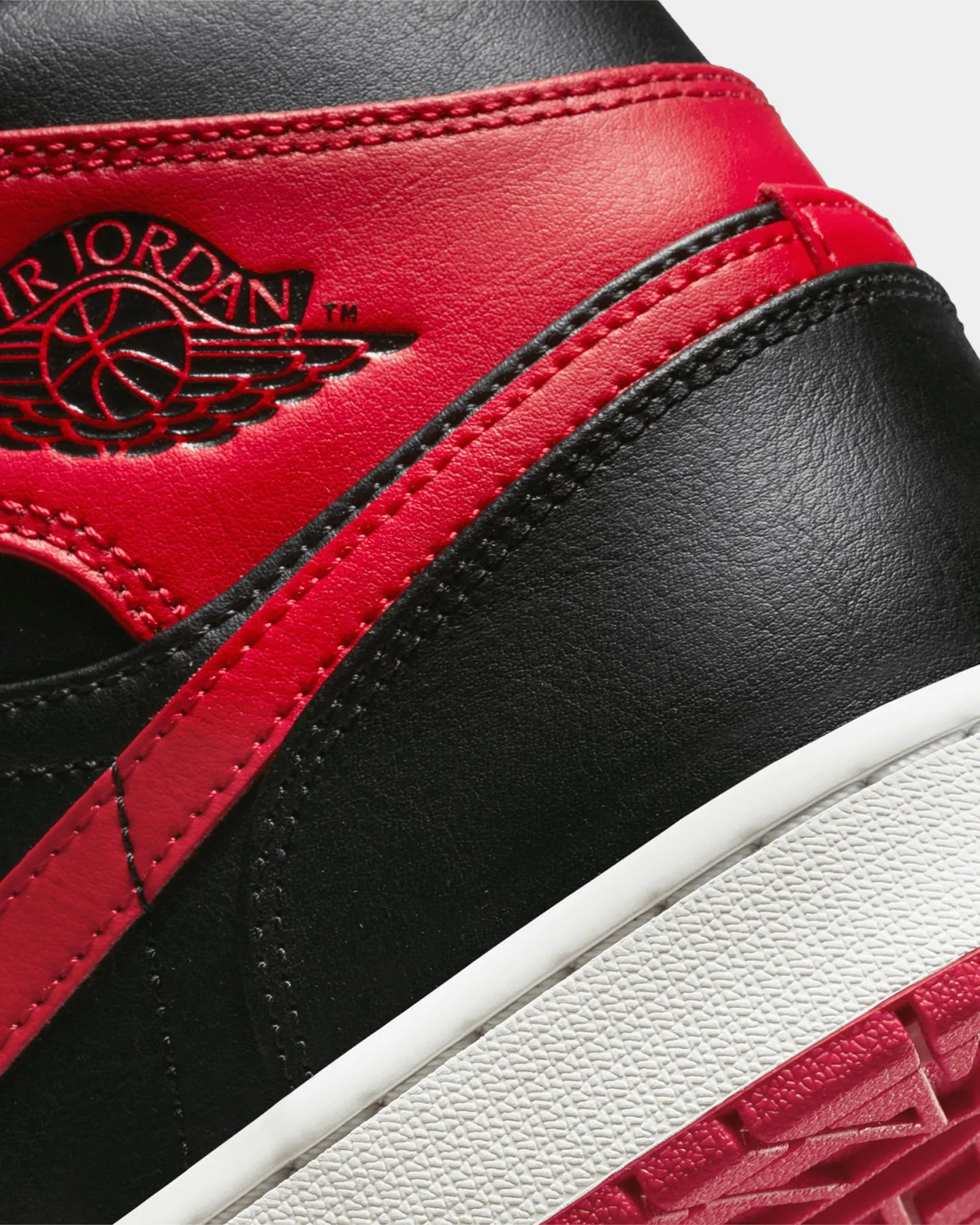 Jordan Air Jordan 1 Mid "Alternate Bred" Black/Fire Red